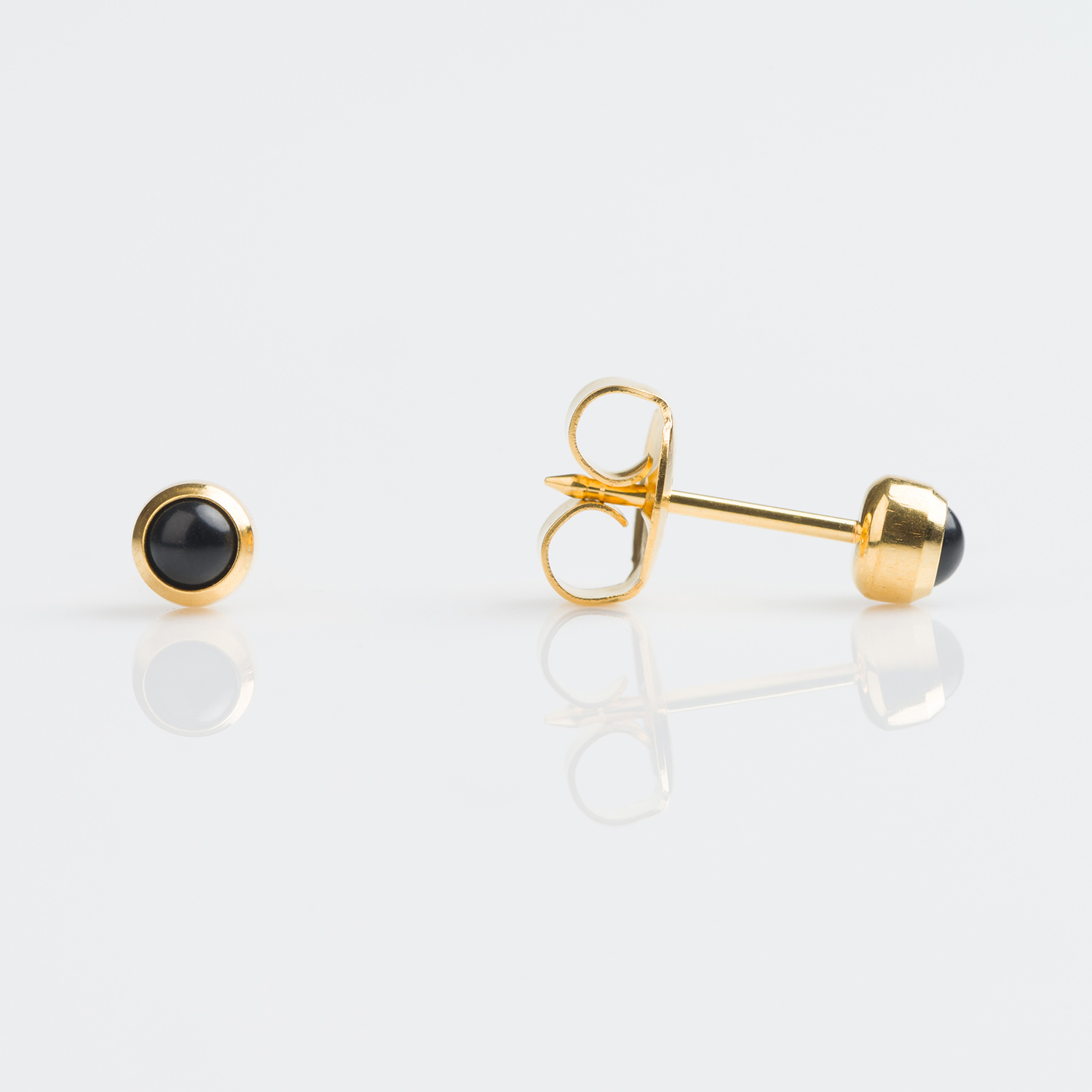 Sensitive™ Puff Pad Bezel-Set Pearl Fashion Studs – 4mm – Black Onyx Pearl – Gold-Plated