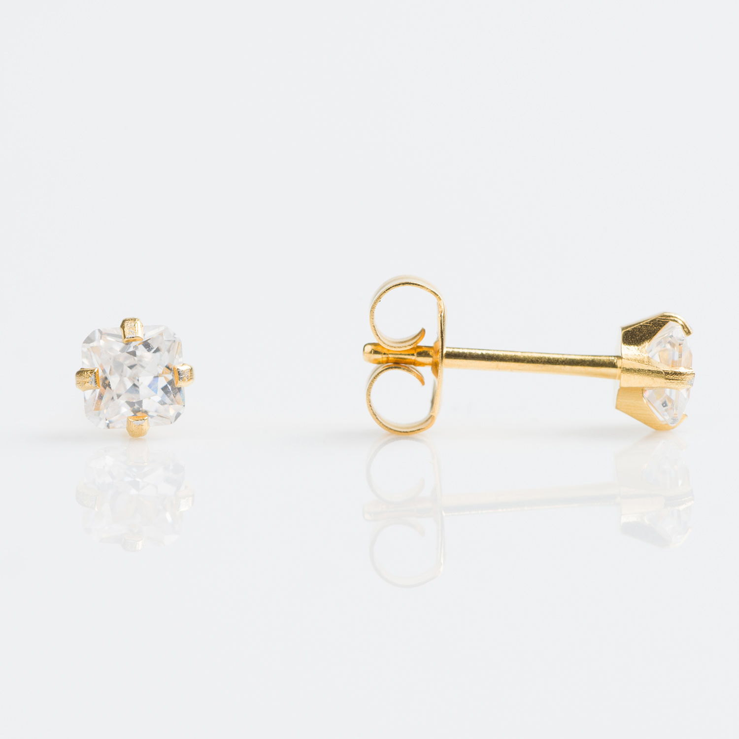 Sensitive™ Puff Pad Prong-Set Princess-Cut Cubic Zirconia Fashion Studs – 4×4mm – Gold-Plated