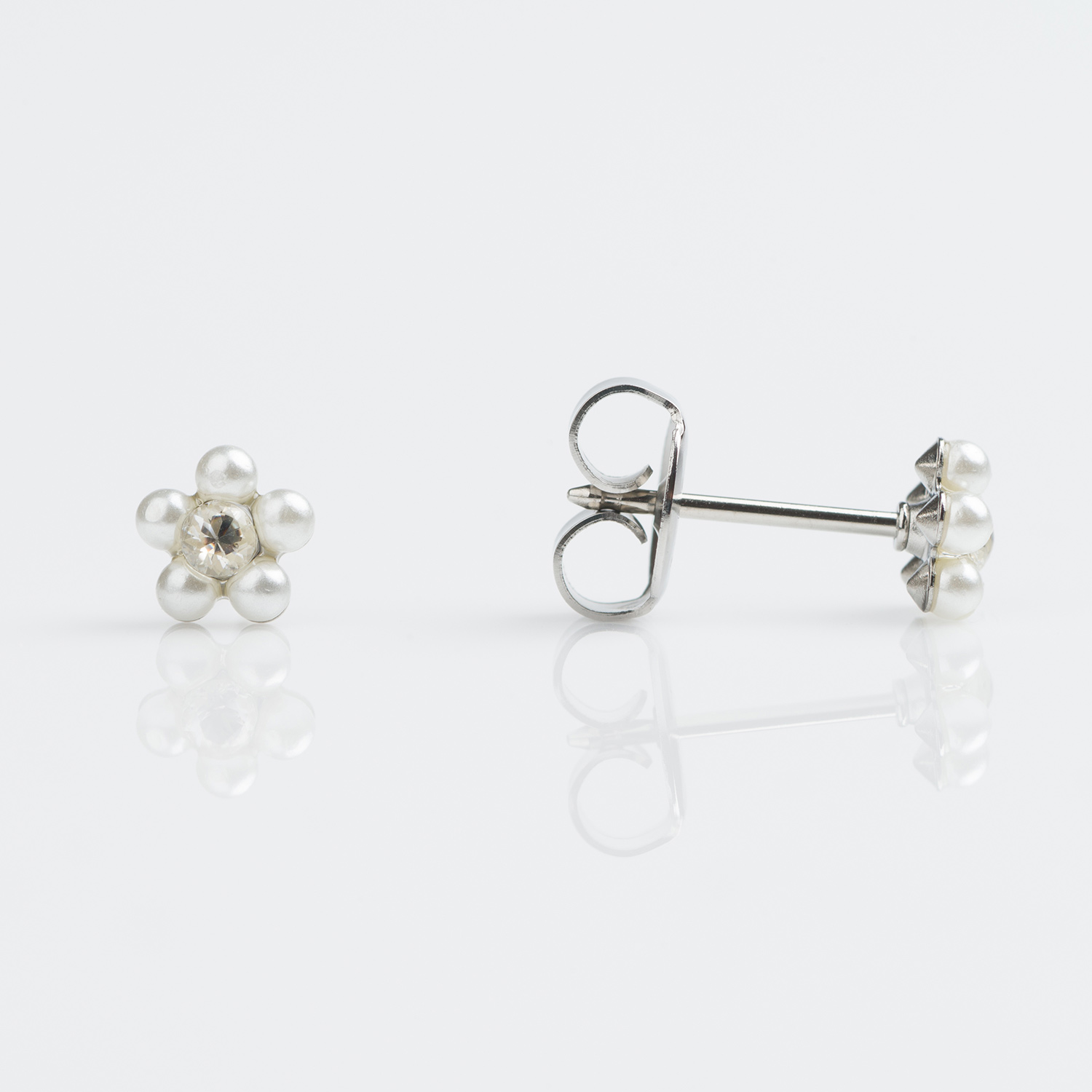 Sensitive™ Puff Pad Fashion Studs – Daisy – White Pearl – Gold-Plated