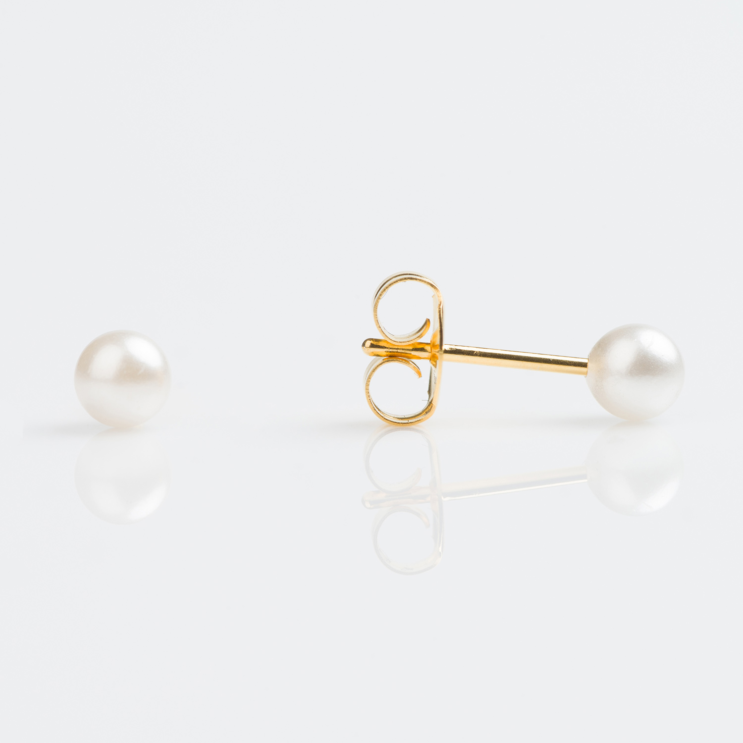 Sensitive™ Puff Pad Pearl Fashion Studs – 4mm – White – Gold-Plated