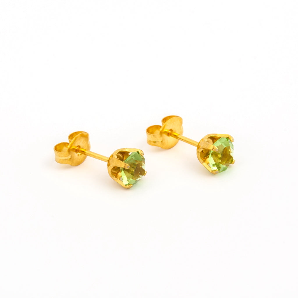 Sensitive™ Puff Pad Prong-Set Birthstone Fashion Studs – 5mm – August Peridot Crystal – Gold-Plated