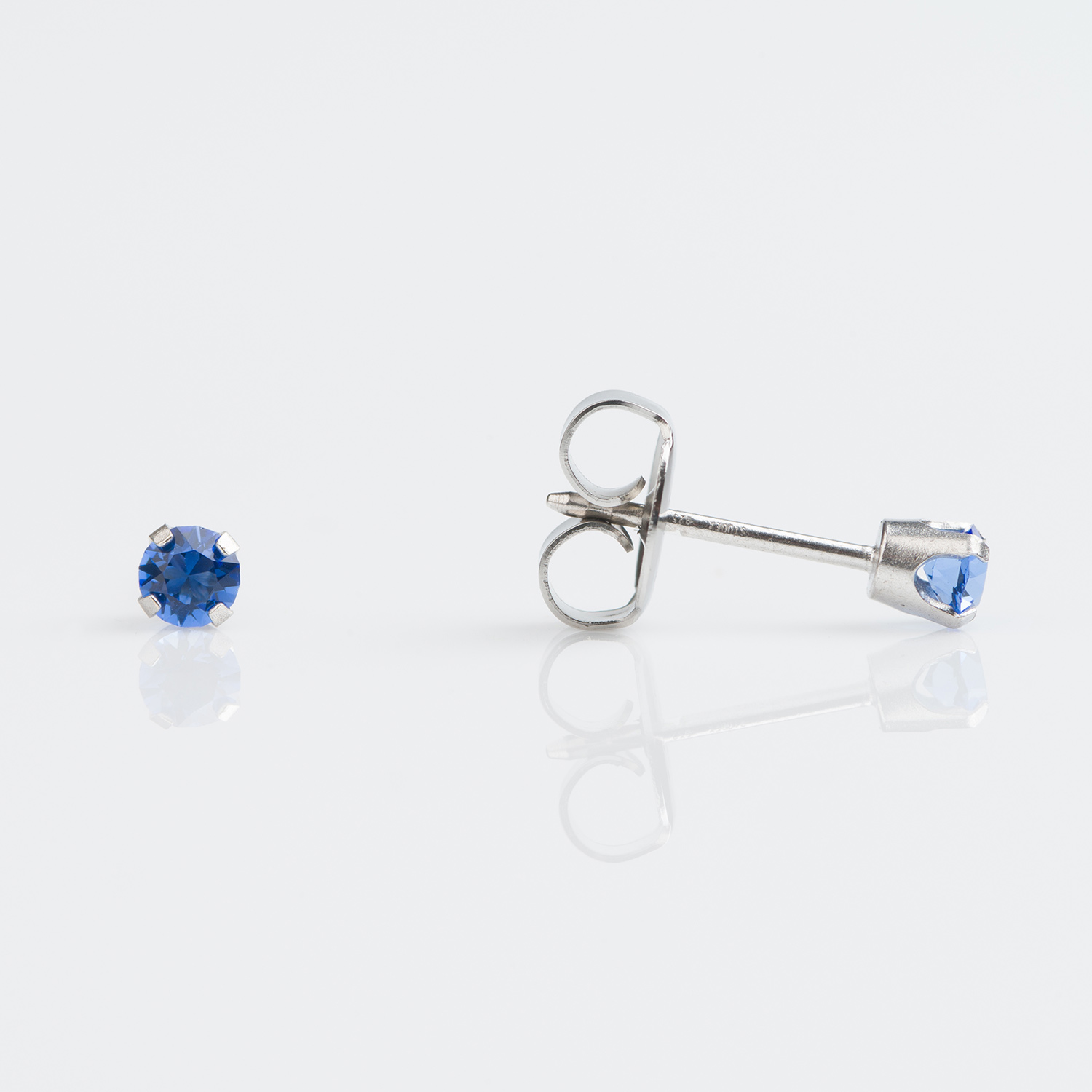 System 75™ Prong-Set Birthstone Piercing Studs – 3mm – September Sapphire Crystal – 9K White Gold