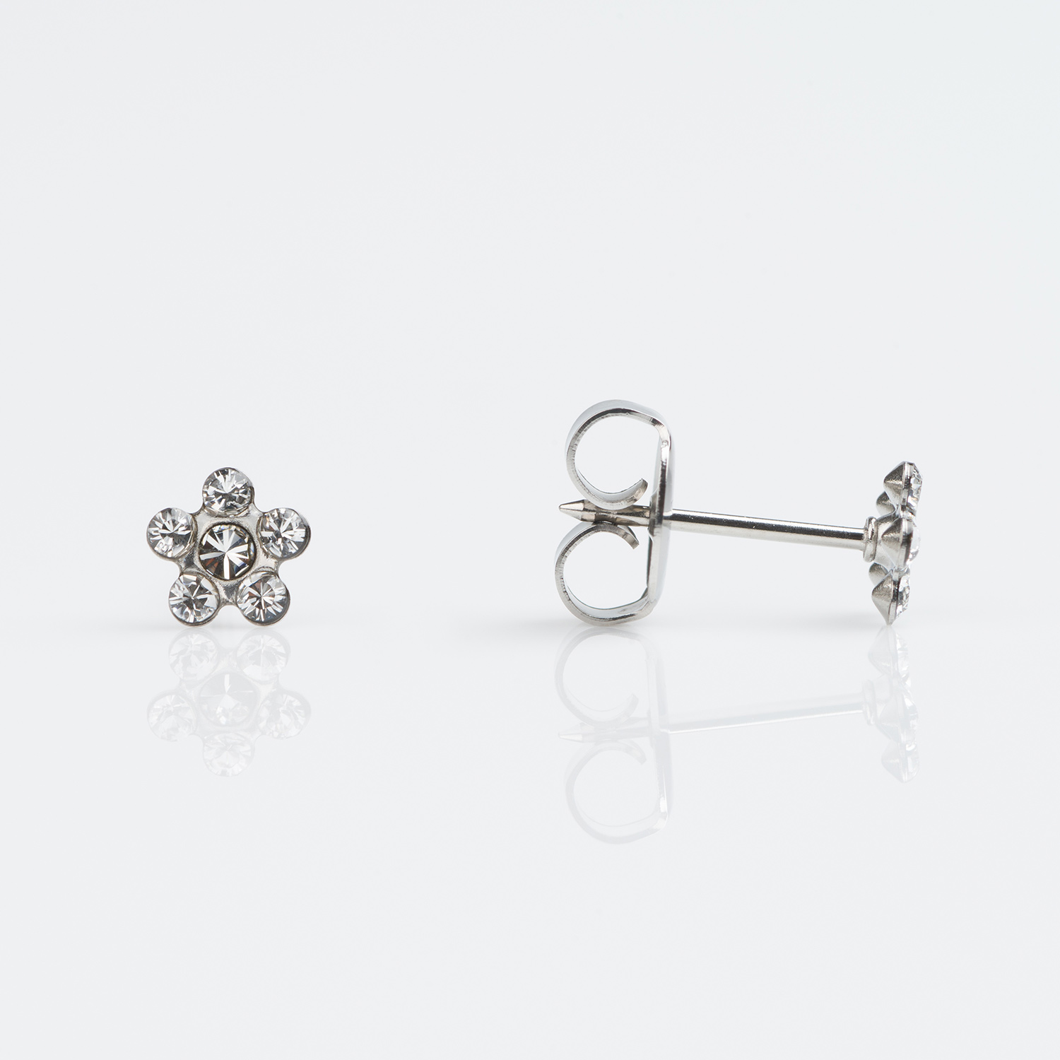 System 75™ Daisy Birthstone Piercing Studs – September Sapphire + Crystal – Regular Post – 9K White Gold – 5mm
