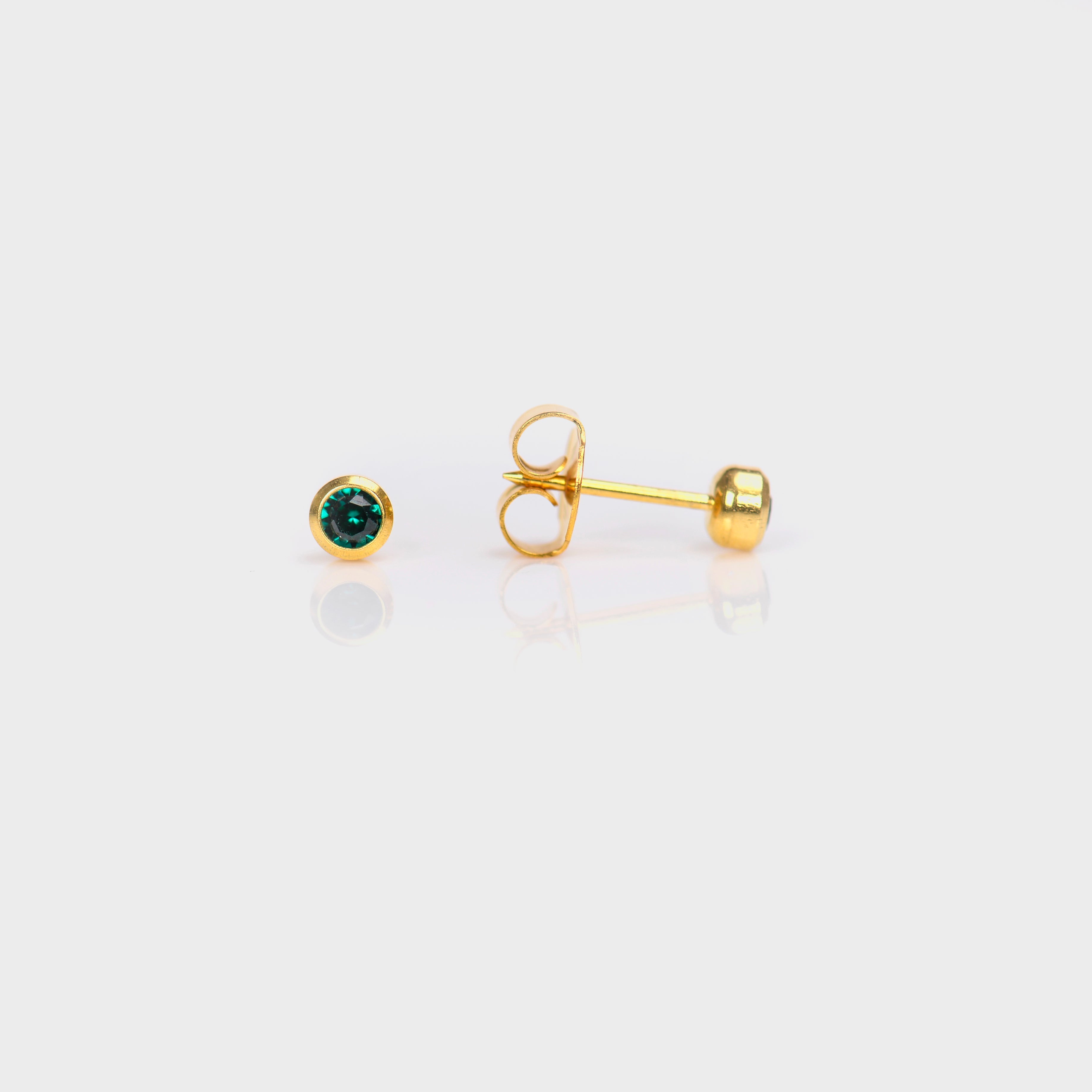 System 75™ Bezel-Set Birthstone Piercing Studs – 3mm – May Emerald Crystal – Gold-Plated