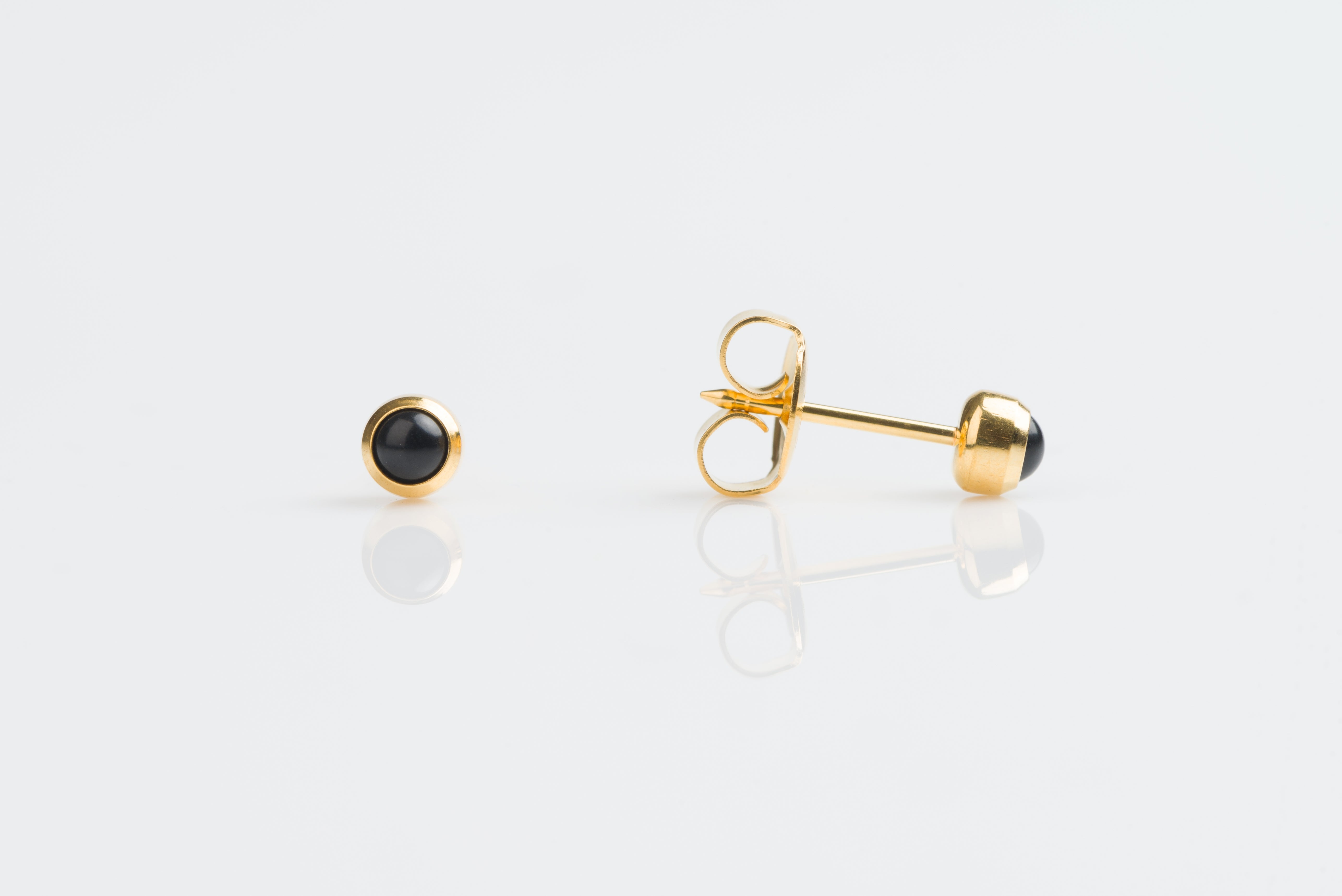 System 75™ Bezel-Set Pearl Piercing Studs – 3mm – Black Onyx – Gold-Plated