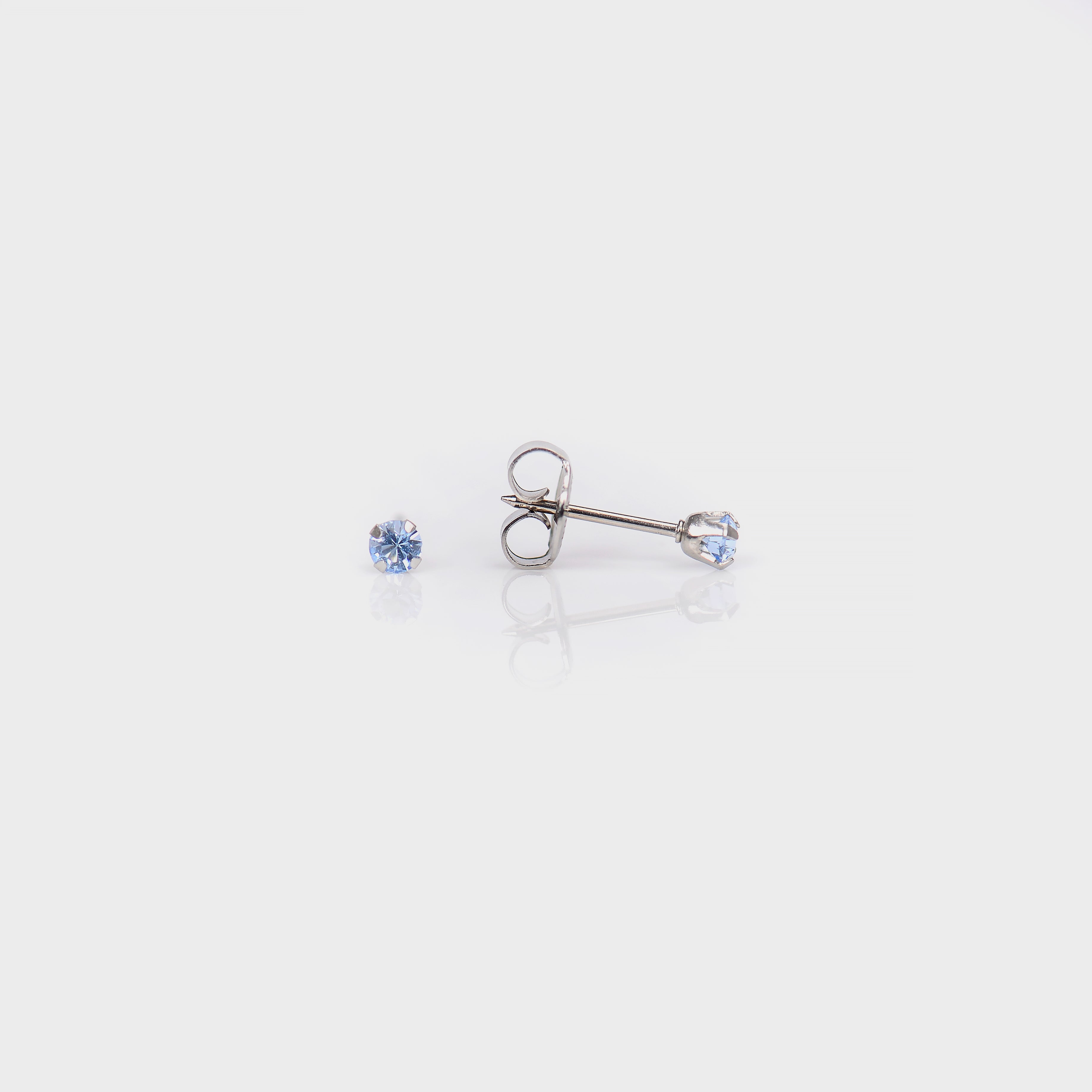 System 75™ Prong-Set Crystal Piercing Studs – 3mm – Light Sapphire – Stainless Steel