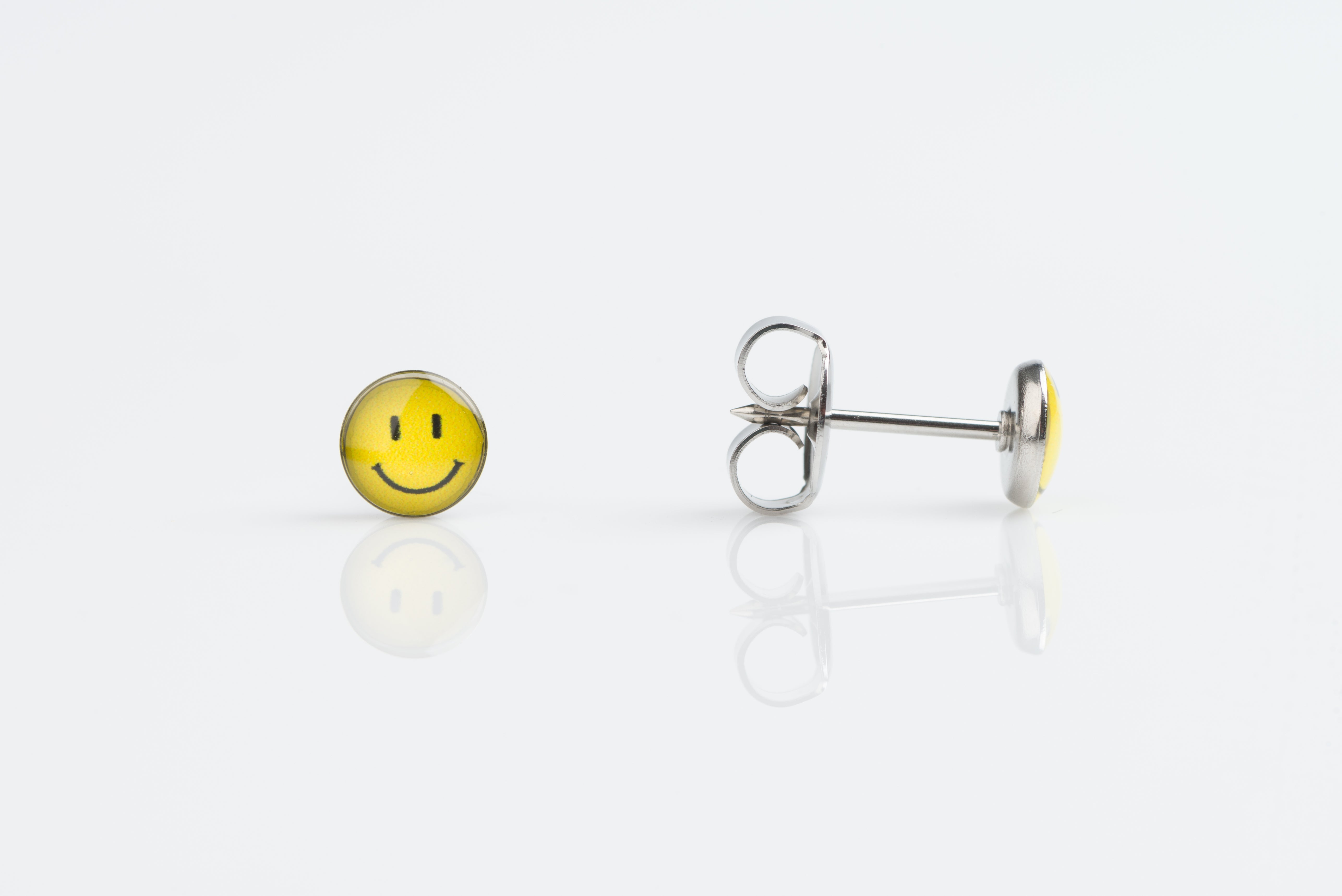 System 75™ Novelty Piercing Studs – Happy Face – Stainless Steel