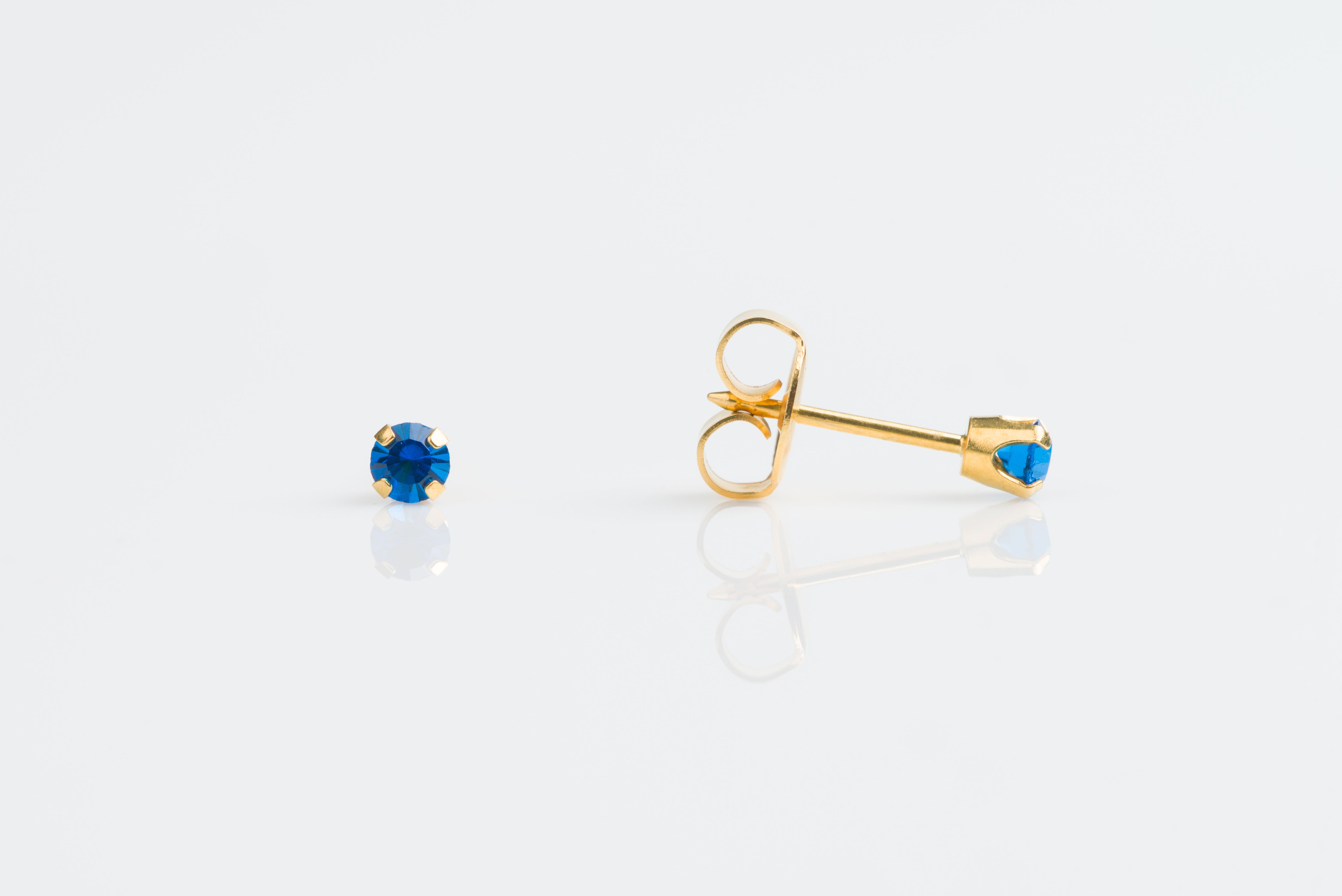 System 75™ Prong-Set Birthstone Piercing Studs – 3mm – September Sapphire Crystal – 14K Yellow Gold