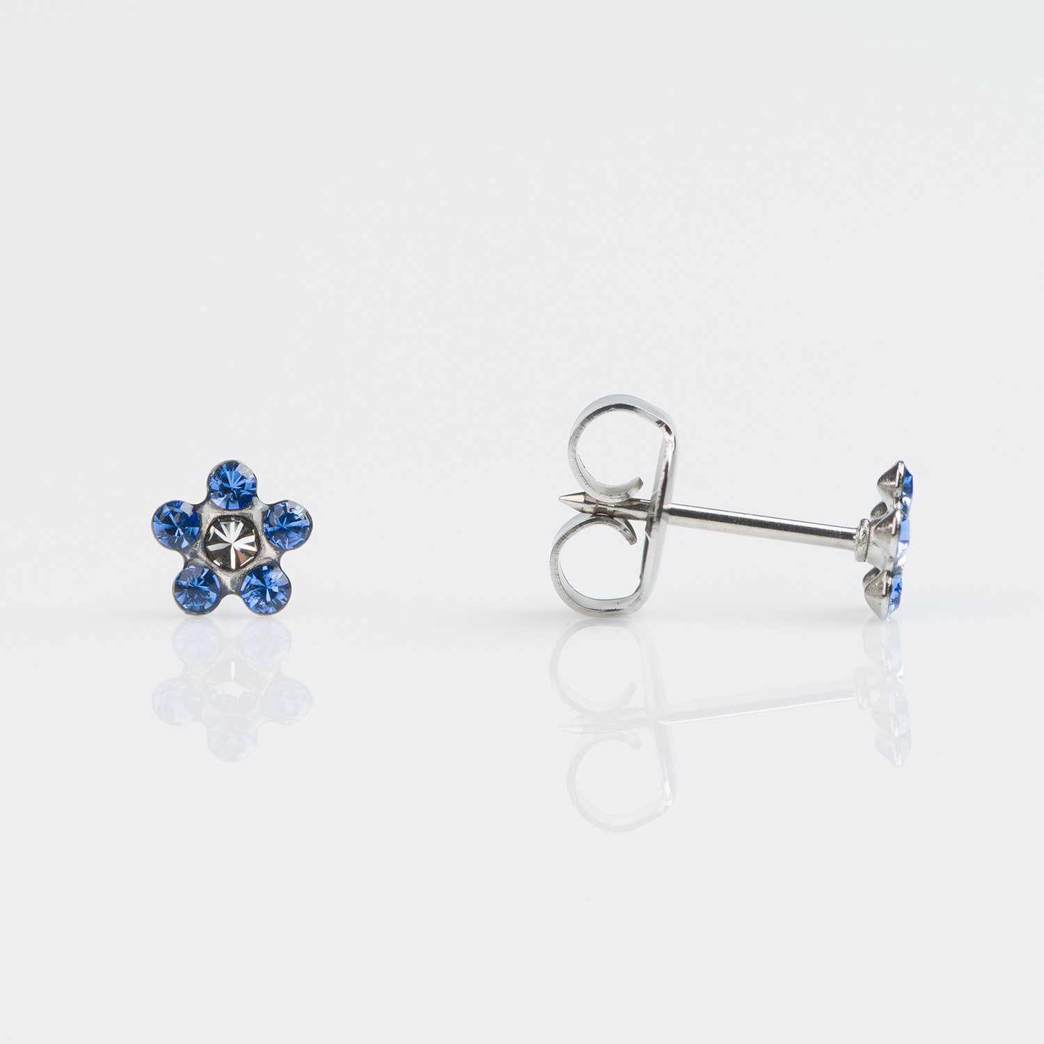 System 75™ Daisy Birthstone Piercing Studs – September Sapphire + Crystal – Regular Post – 14K White Gold – 5mm