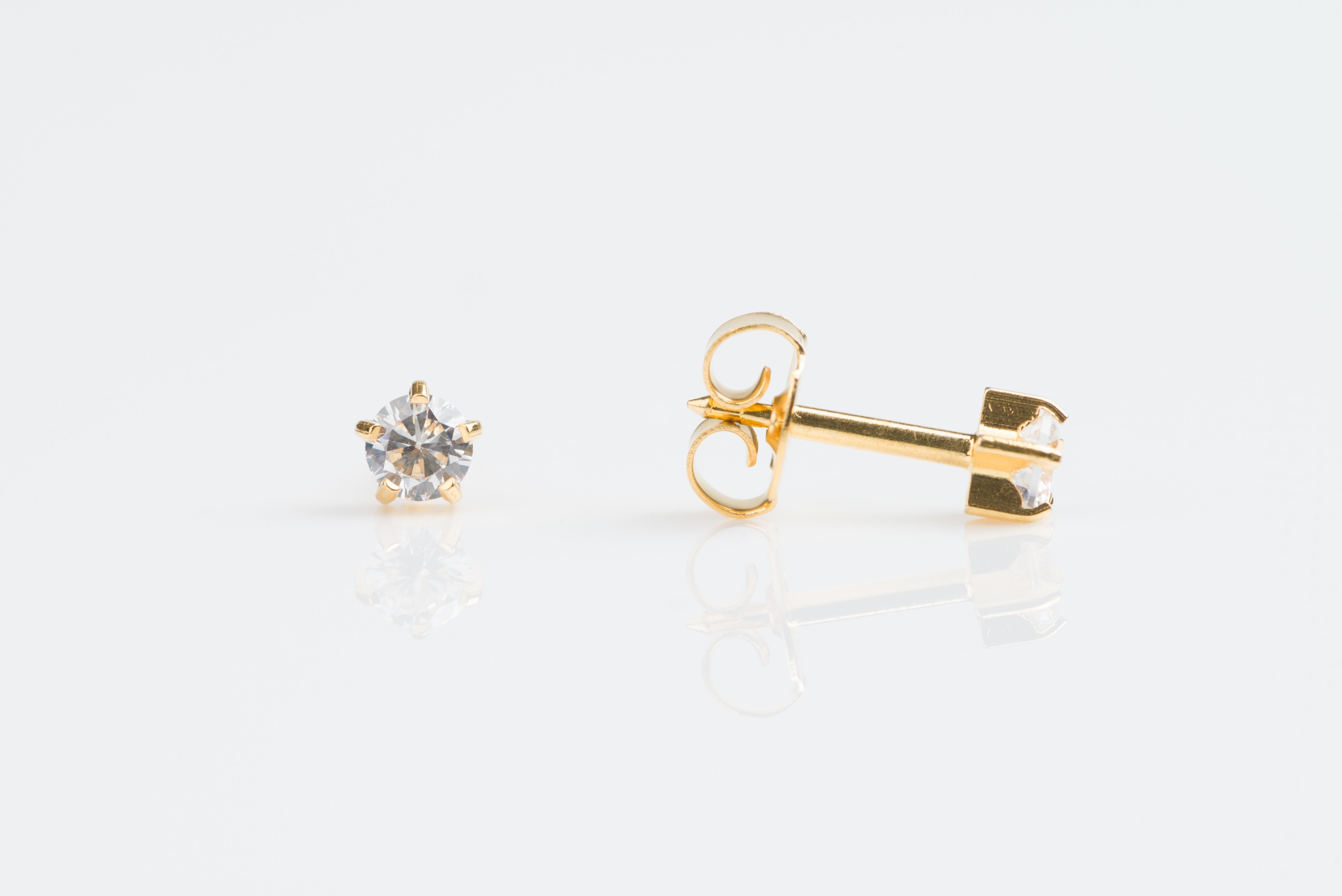 Universal™ Select Prong-Set Cubic Zirconia Carded Piercing Studs – Gold-Plated – Large Adaptor